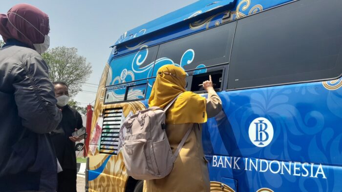 Layani Pemesan Tukar Uang Baru TE 2022, Kas Keliling BI Singgah di Sukoharjo