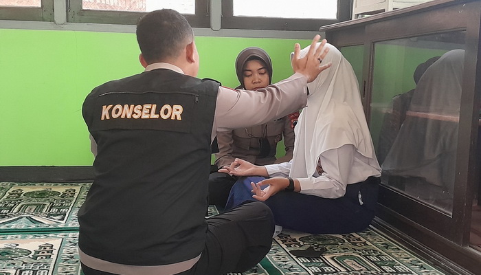 Respon Cepat, Polisi Gelar Trauma Healing Dampak Ledakan di Aspol Grogol Sukoharjo