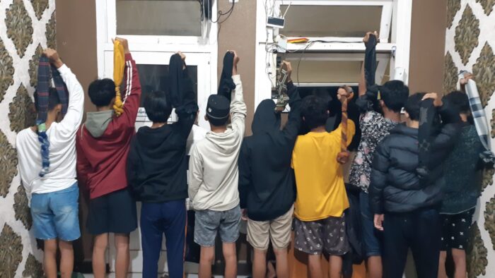 Polisi Bubarkan Aksi Perang Sarung di Dampit Malang, Sebilah Pedang Diamankan