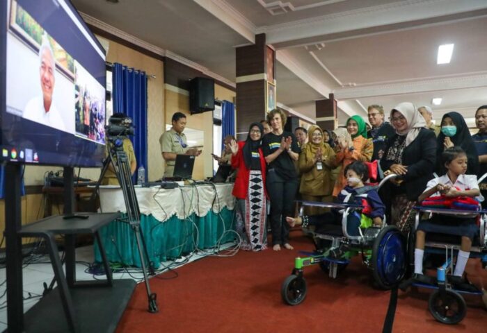 Ganjar Apresiasi Bantuan 340 Kursi Roda Bagi Disabilitas di Jateng dari Pemerintah Australia