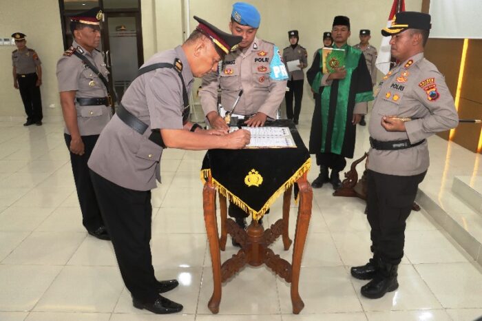 Roda Mutasi Bergulir, Kapolres Sukoharjo Pimpin Sertijab Pejabat Baru Kapolsek Baki