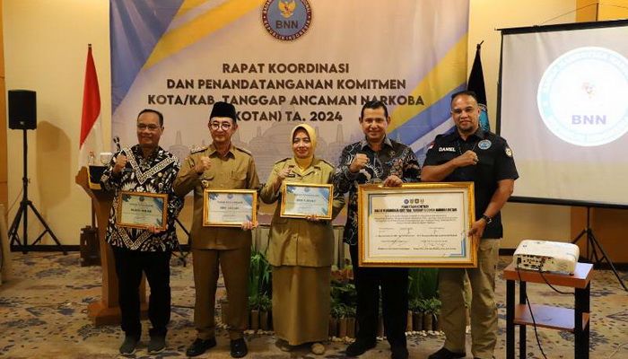 Bupati Purworejo Terima Penghargaan P4GN dari BNN Jateng