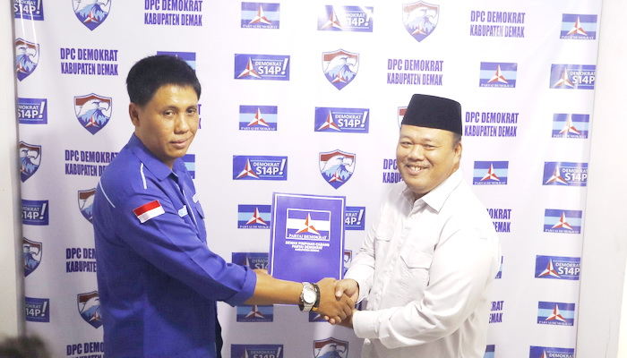 Politisi Demak Maju Mendaftar Dalam Bursa Bupati Melalui Partai Demokrat