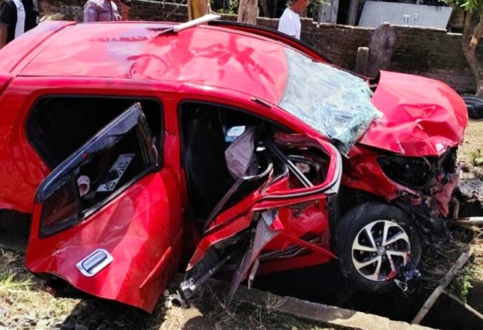Agya Ringsek Lawan KA Batara Kresna di Wonogiri, 1 Penumpang Tewas