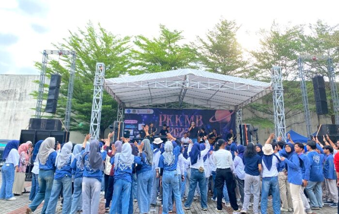 4 Hari PKKMB ITB AAS Indonesia 2025, Ditutup Pentas Seni dan Lukisan Kolaboratif