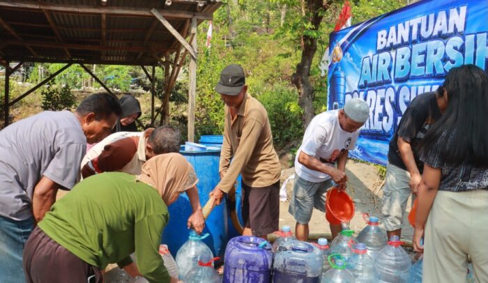 Respons Kekeringan, Polres Sukoharjo Distribusikan 32.000 Liter Air Bersih di Bulu