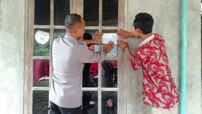 Sebar Stiker Call Center 110, Polres Sukoharjo Sosialisasi Layanan Aduan 24 Jam Non Stop