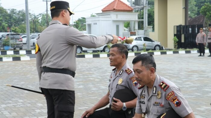 Kapolres Sukoharjo Pimpin Upacara Kenaikan Pangkat 44 Personel, 2 Diantaranya jadi AKP