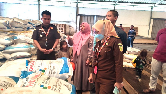 Kejari Nganjuk Terima Limpahan Kasus Tindak Pidana Penjualan Pupuk Bersubsidi