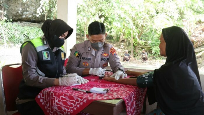 Gandeng Komunitas Masyarakat, Polres Sukoharjo Gelar Pengobatan Gratis di Kecamatan Bulu