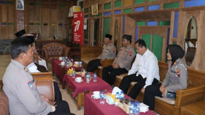 Silaturahmi Jelang Ramadhan, Polres Sukoharjo Kunjungi Ponpes Al-Muayyad Windan Kartasura