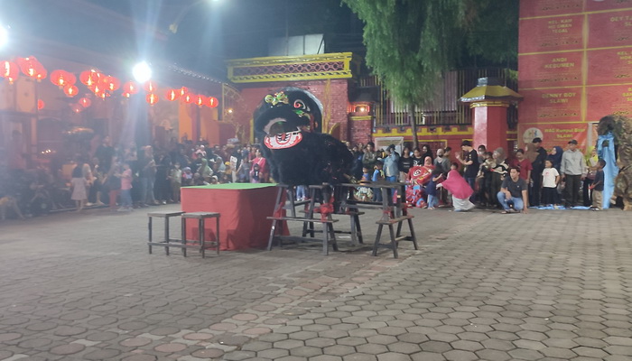 Peringatan HUT ke-109 Klenteng Hok Ie Kiong Slawi, Barongsai dan Liong Hebohkan Warga
