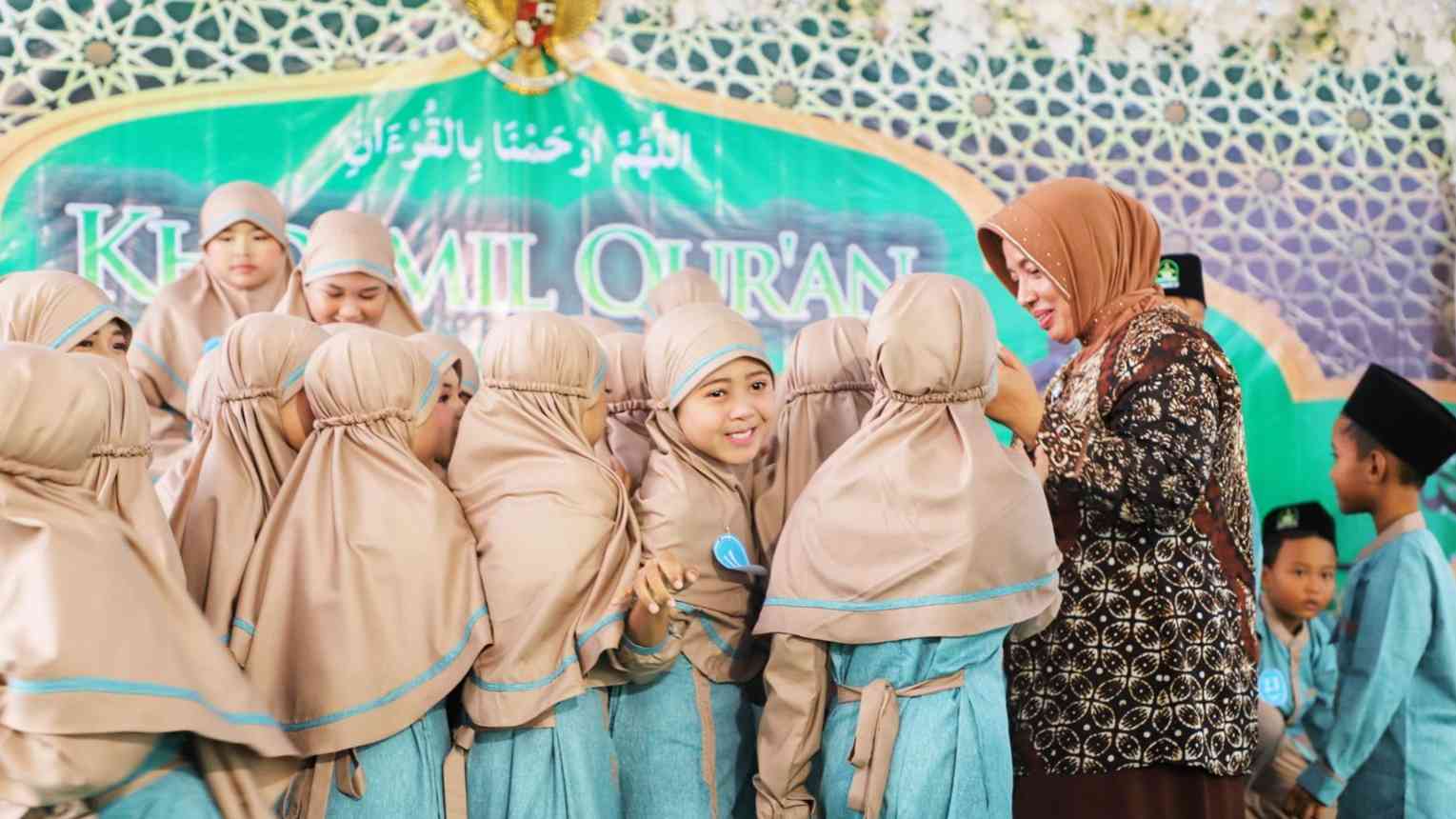 Bupati Purworejo Hadiri Wisuda Khotmil Quran SD Al Madina
