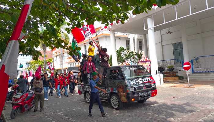 Mahasiswa Brebes, Tegal, Slawi Grudug DPRD Kota Tegal