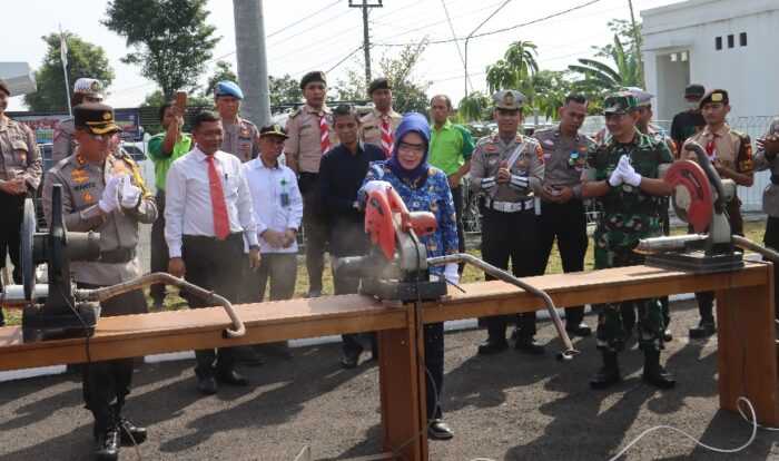 Jelang Lebaran 2023, Polres Sukoharjo Musnahkan Ribuan Liter Miras Sitaan dan Knalpot Brong