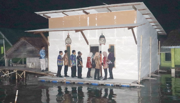 Bupati Demak Tinjau Hasil Pembuatan Rumah Apung di Timbul Sloko