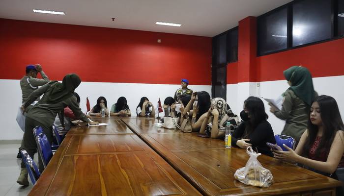 Razia Karaoke Ilegal, 15 Pemandu Lagu di Amankan Satpol PP Demak