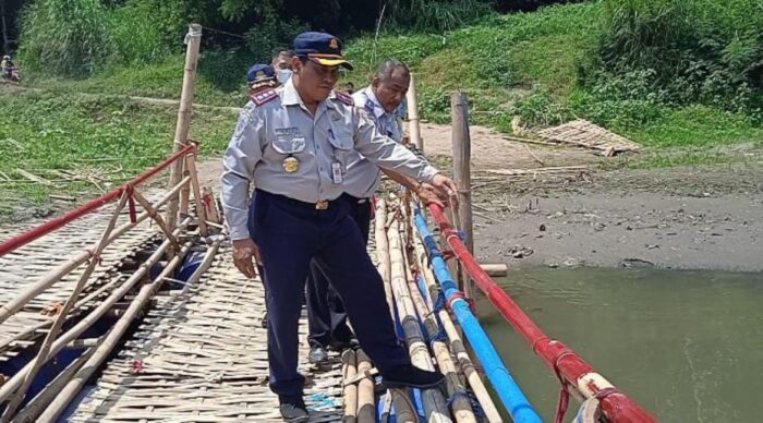 Dilema Operasional Jembatan Sasak di Bengawan Solo, Dishub Sukoharjo Pantau Keamanan Konstruksinya