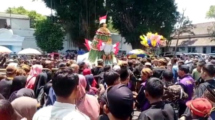Meriah, 4 Gunungan Sekaten Keraton Kasunanan Surakarta Ludes Jadi Rebutan Warga