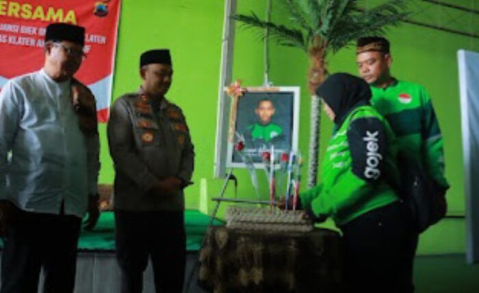 200 Pengemudi Ojek Online Klaten Gelar Doa Bersama untuk Almarhum Affan Kurniawan