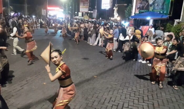 Lautan Penonton Meriahkan Pawai Budaya Hari Lahir Ke-80 Kabupaten Sukoharjo