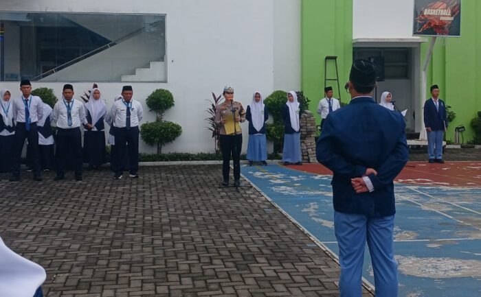 Polresta Surakarta Tekankan Anti Bullying, Satlantas Turun Beri Edukasi Siswa SMA