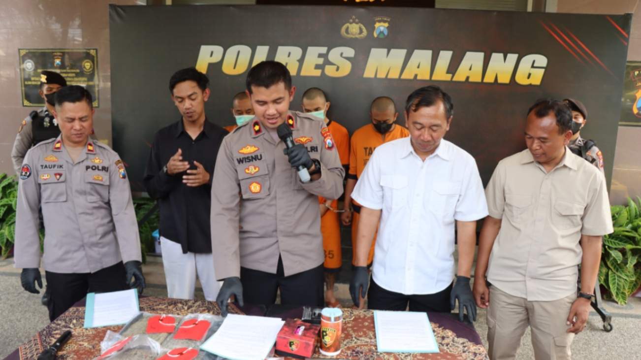 Polres Malang Ciduk Dua Pemuda Pengedar Narkotika dan Sita Ganja 6,5 Kg