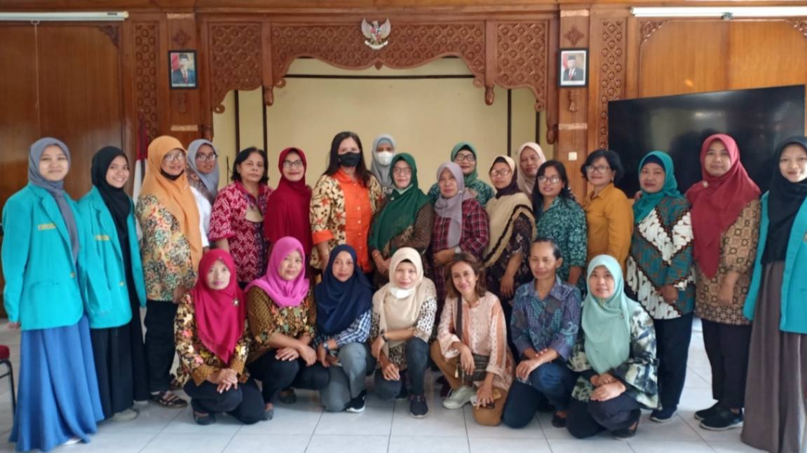 Tim PKM UMS Bentuk Tim Guyub Tandang Cegah Stunting di Gilingan Solo