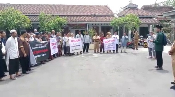 Tolak Arena Judi Sabung Ayam, Warga Desa Dukuh Datangi Balai Desa dan Mapolsek Mojolaban